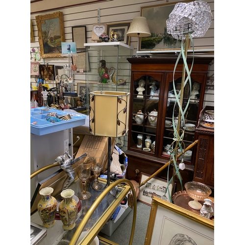 1 - Emporium stock clearance of the complete ground floor sales space, includes : 
ceramics, curios, gla... 