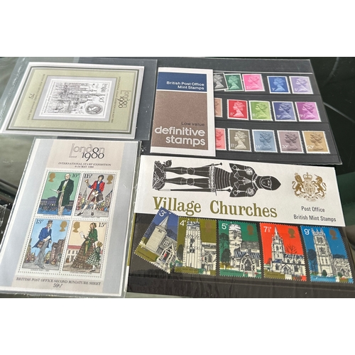 468 - Presentation stamp packs 1972 on