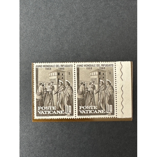 168 - Rare stamp error Vatican 1980 printed instead of 1960 of world refugee issue in pair alongside the c... 