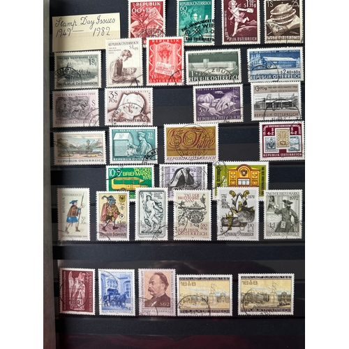 190 - AUSTRIA stamp dealer album / stockleaves, approx 540 stamps / sets / part sets and individuals from ... 