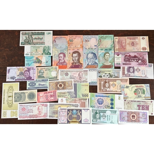 20 - NEW UNCIRCULATED foreign banknotes (30)