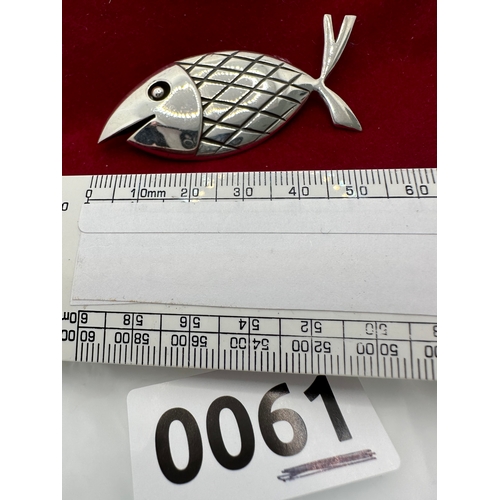 60 - silver Mexican fish brooch 7cm modern looking design