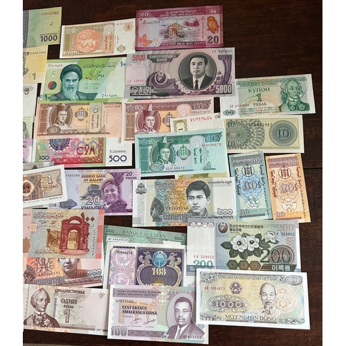 19 - NEW UNCIRCULATED world foreign bank notes (50)