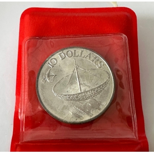 383 - Singapore 10 dollar silver coin in original case, 1979