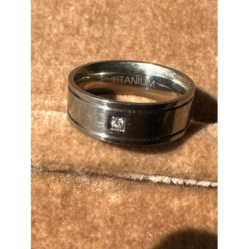 564 - Titanium wedding band, gents / unisex, with cz, Size W