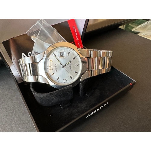 565 - Accurist gents unisex quartz watch in original box, spare link etc. working when listed, was 50m wat... 