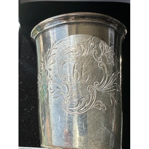 578 - Solid silver small drinking / hunting cup, 6cm tall, hallmarked. 38.9g