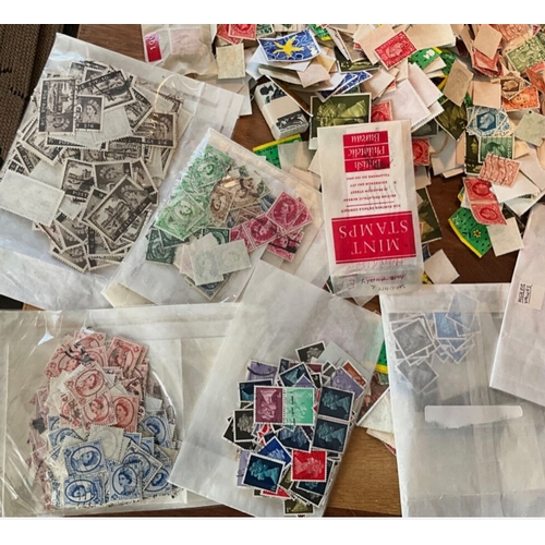 130 - UK GB 35,000+ stamps huge joblot / collection, Kings and QE2 vast majority off paper, some little bu... 