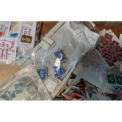 130 - UK GB 35,000+ stamps huge joblot / collection, Kings and QE2 vast majority off paper, some little bu... 