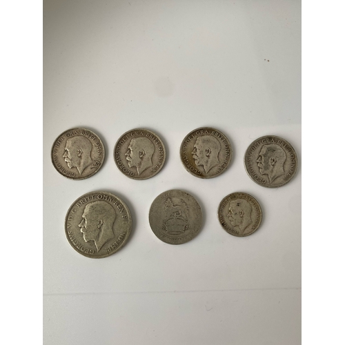 435 - GB KGV 1911-1919 silver coins includes shillings, florin and sixpence