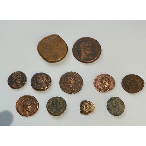 747 - small collection of ancient Roman coins comprising 2nd to 4th century bronze / billion Nummi and oth... 