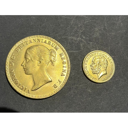 378 - GB QV gold plated Una and the lion coin plus KG gold plated half sovereign coin 1914