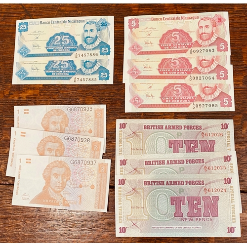 4 sets of consecutively numbered world banknotes