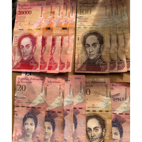 49 - c.15 Bolivariana de Venezuela banknotes, inc. duplication