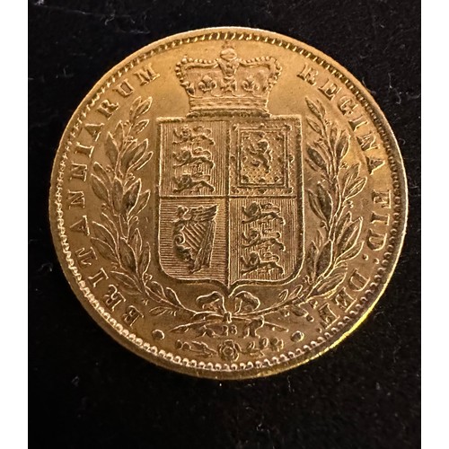 1 - 1869 QV young head, crowned shield back sovereign, high grade GVF/aEF die number 26, 8g 22k gold