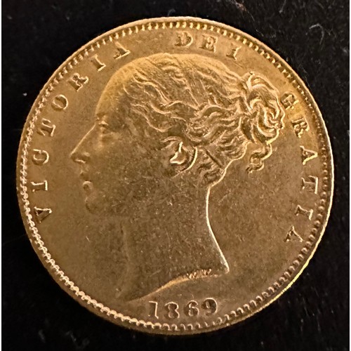 1 - 1869 QV young head, crowned shield back sovereign, high grade GVF/aEF die number 26, 8g 22k gold
