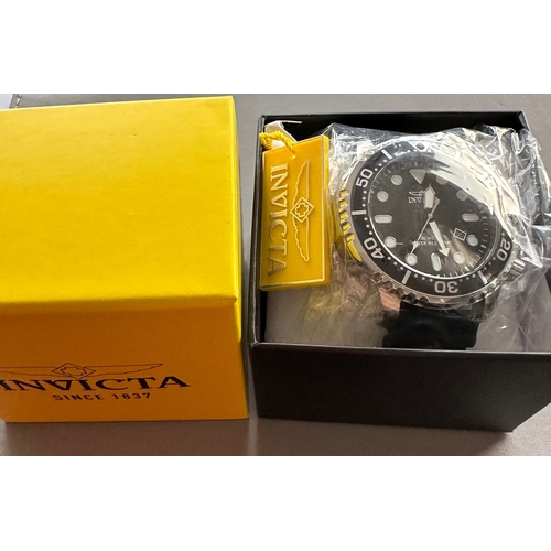 325 - INVICTA Pro Diver gents / unisex wristwatch, 30m WR, black face and adjustable silicon strap, boxed.... 