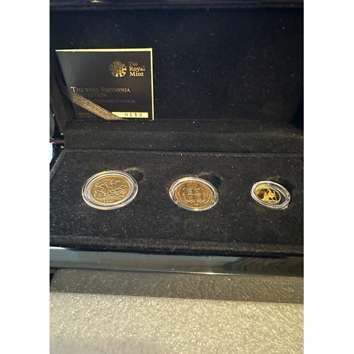 1045 - Hattons of London sovereign and half coin case and box including 2013 Britannia fine gold coin with ... 