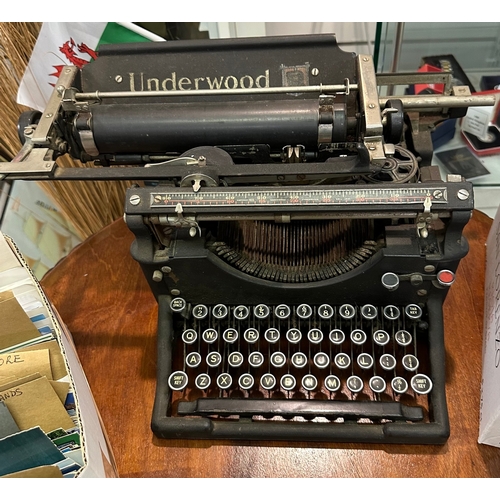 176 - Antique / vintage Underwood typewriter, c. 1920's / 1930's, black