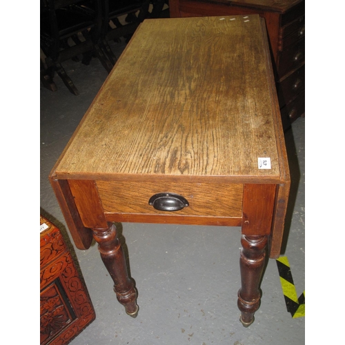 476 - 19th Century oak Pembroke table on turned supports and casters. 
(B.P. 24% incl. VAT)