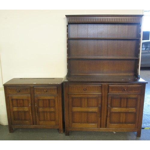 479 - Mid 20th Century oak two stage rack back dresser with matching sideboard. (2)
(B.P. 24% incl. VAT)