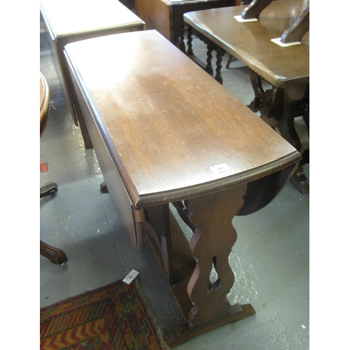 481 - 20th Century oak gate legged table. 
(B.P. 24% incl. VAT)