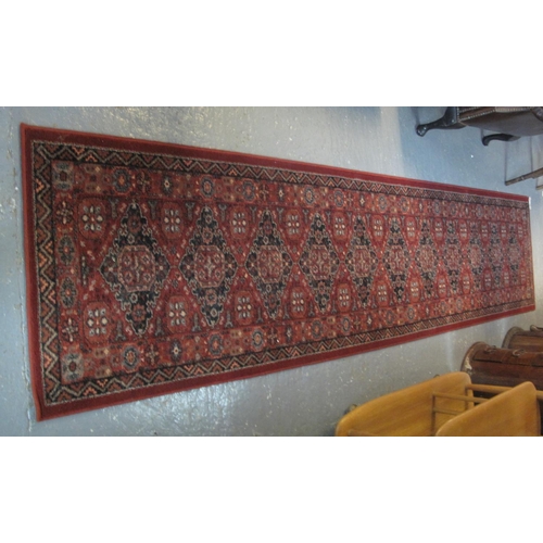 496 - Modern Mastercraft rugs Kashqai 100% wool pile runner. 
(B.P. 24% incl. VAT)