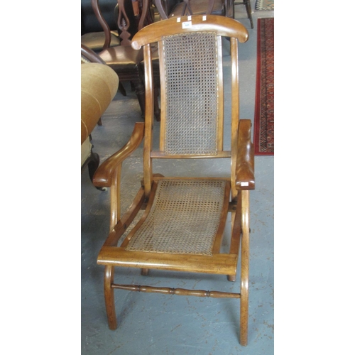 500 - Walnut folding armchair with cane decoration, 20th Century.
(B.P. 24% incl. VAT)