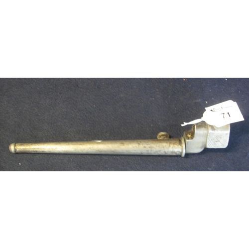 71 - Short socket type plug bayonet with metal scabbard.
(B.P. 24% incl. VAT)