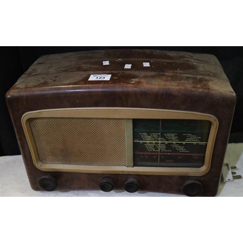 123 - Vintage Cossor walnut finish valve radio. (not for use)
(B.P. 24% incl. VAT)