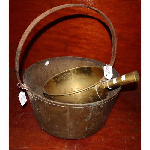 98 - Heavy brass preserving pan with iron handle, together with a brass saucepan. (2)
(B.P. 24% incl. VAT... 