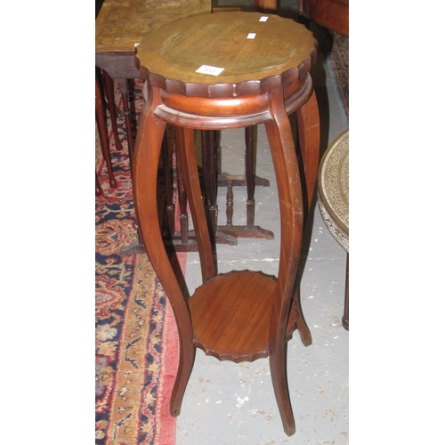 513 - Mahogany two tier jardiniere stand on outswept legs. 
(B.P. 21% + VAT)