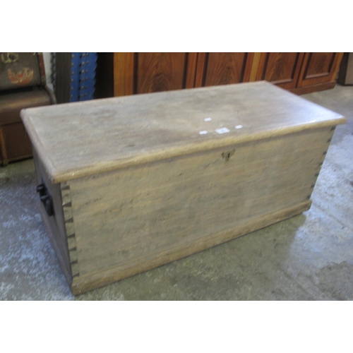 542 - Vintage pine trunk with fitted candle box and metal hinges and carrying handles.
(B.P. 21% + VAT)