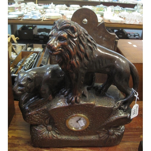 110 - Coloured plaster mantel clock surmounted by a pair of lions. Back-winding movement. 36 cm high appro... 