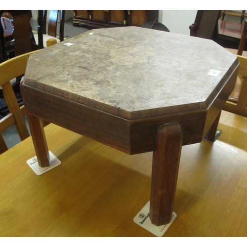 500 - Early 20th century walnut low table.
(B.P. 21% + VAT)