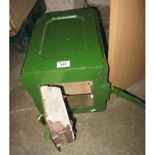 537 - Small, heavy floor safe with padlock.
(B.P. 24% incl. VAT)