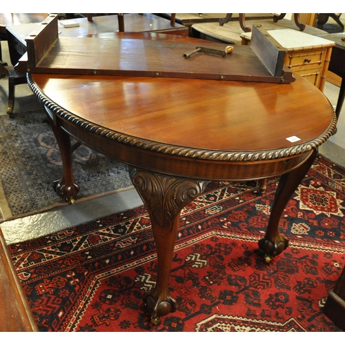 515 - Victorian mahogany extending dining table, with winder and one additional leaf, with rope twist edge... 