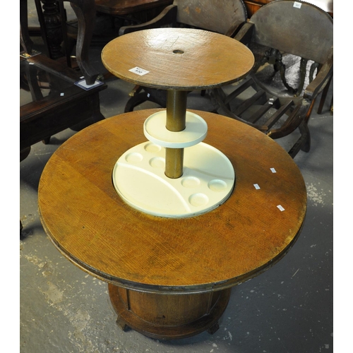 530 - Art Deco style pop up cocktail bar table. Patent number for 1952
(B.P. 21% + VAT)