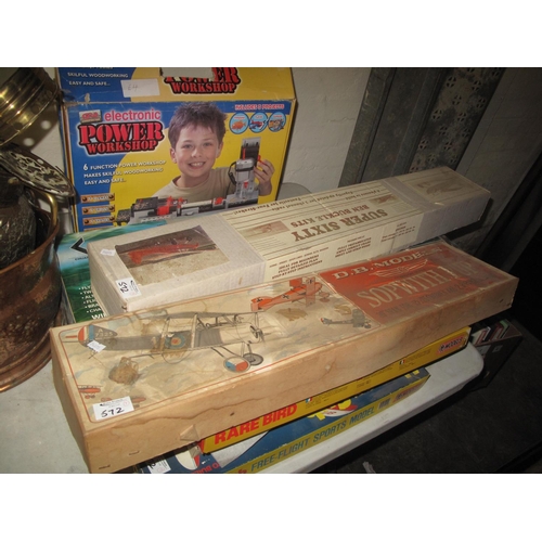 572 - Collection of vintage and modern hand glider models, electronic power workshop in original box etc. ... 