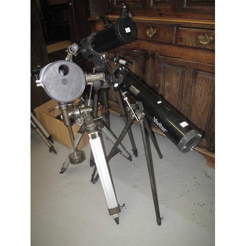 573 - Three telescopes all on tripods to include; Jessops, Vivitar and another model 750150. (3)
(B.P. 21%... 