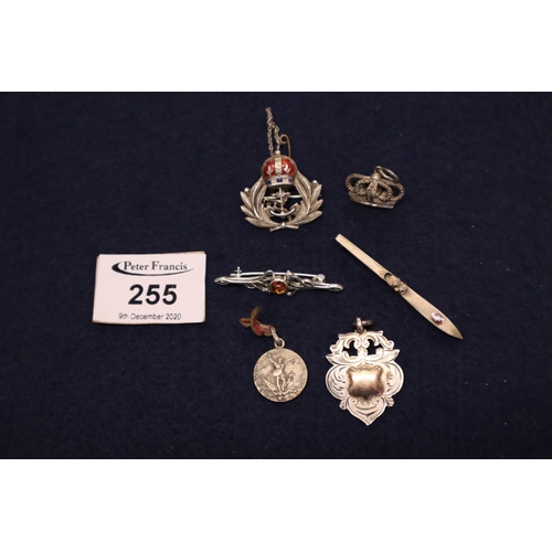 255 - Collection of silver jewellery including a crown pendant and a brooch in the shape of a ski.
(B.P. 2... 