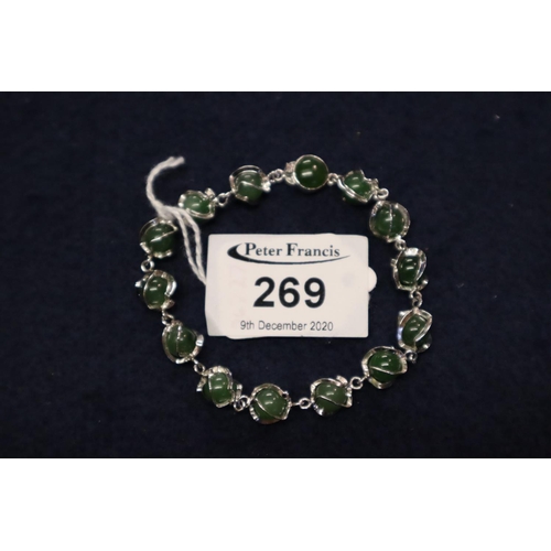 269 - Jade bracelet set in white metal.
(B.P. 21% + VAT)