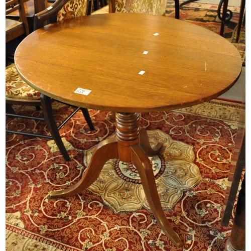 515 - 19th Century oak circular tripod table with baluster turned column.
(B.P. 21% + VAT)