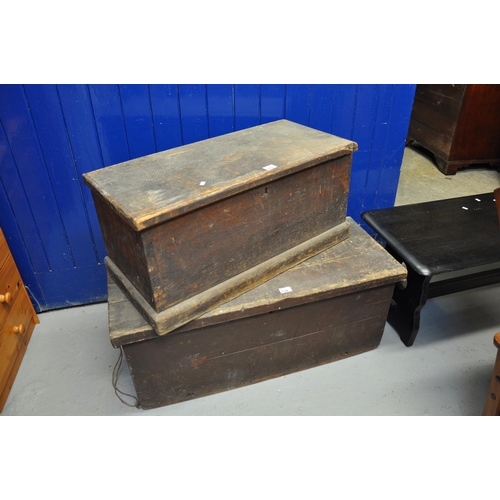 532 - Two rustic stained similar chests or trunks, both of rectangular form. (4)
(B.P. 21% + VAT)