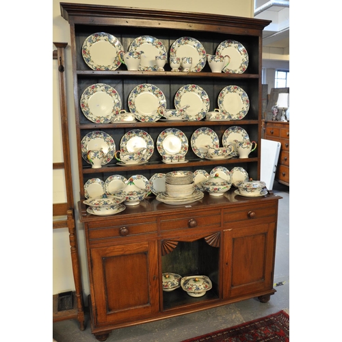 546 - 19th Century two stage rack back oak dog kennel dresser having carved fan decoration above projectin... 