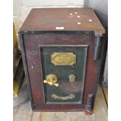 591 - Richard.M.Lord, Wolverhampton, cast iron safe. With key.
(B.P. 21% + VAT)