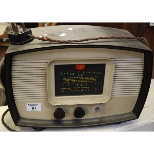 91 - Vintage Murphy 192 bakelite radio.
(B.P. 21% + VAT)