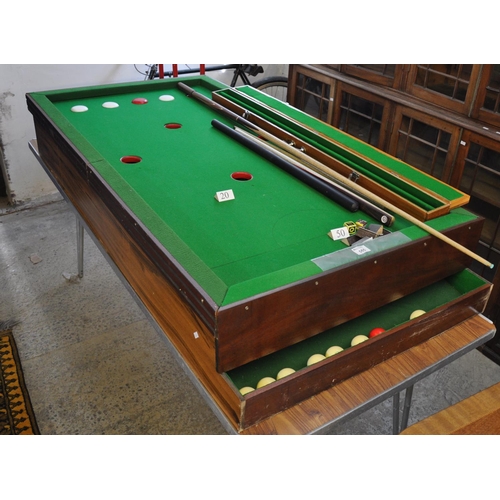 565 - Modern bar billiards table with cues, chalk and accessories. 
(B.P. 21% + VAT)