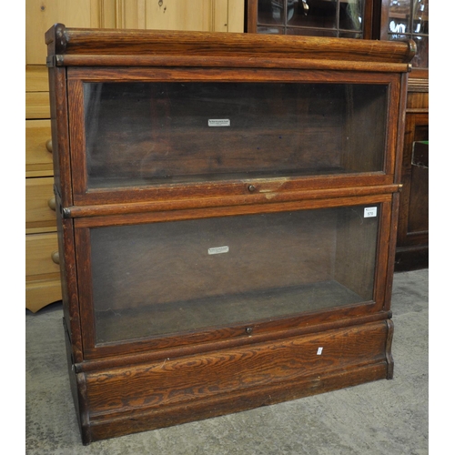 570 - Early 20th Century oak Globe Wernicke two sectional bookcase.
(B.P. 21% + VAT)