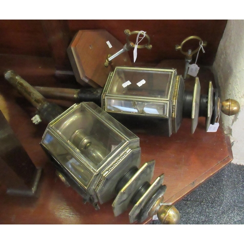 78 - Pair of vintage carriage lamps, together with wall mounted brackets. (4)
(B.P. 21% + VAT)